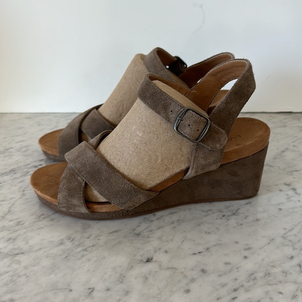 Lucky Brand Kennah cross band wedge taupe suede sandals 39 fits US 8 - Picture 5 of 9